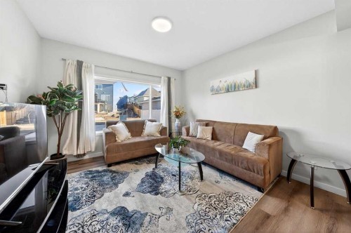 148 Highview Gate Se, Airdrie, AB - Indoor Photo Showing Living Room