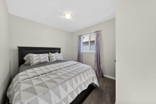 148 Highview Gate Se, Airdrie, AB - Indoor Photo Showing Bedroom