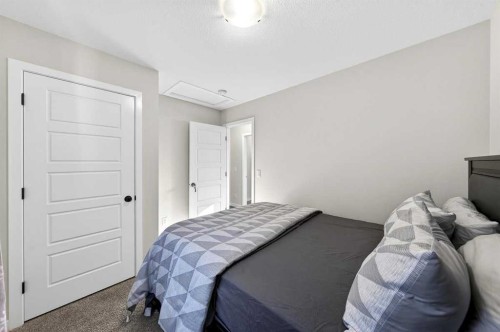 148 Highview Gate Se, Airdrie, AB - Indoor Photo Showing Bedroom