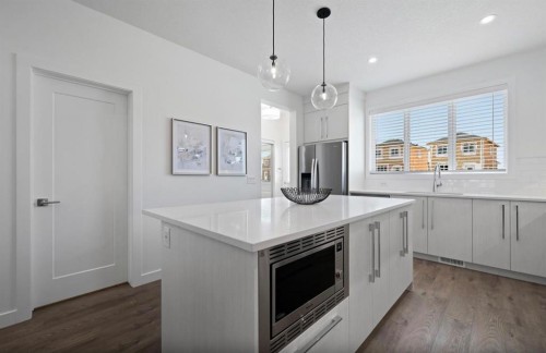 102 Rangeview Path Se, Calgary, AB - Indoor Photo Showing Kitchen