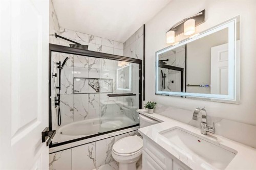 305 Lakeside Greens Crescent, Chestermere, AB - Indoor Photo Showing Bathroom