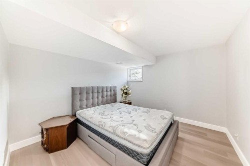 305 Lakeside Greens Crescent, Chestermere, AB - Indoor Photo Showing Bedroom