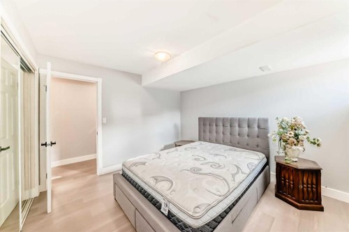 305 Lakeside Greens Crescent, Chestermere, AB - Indoor Photo Showing Bedroom