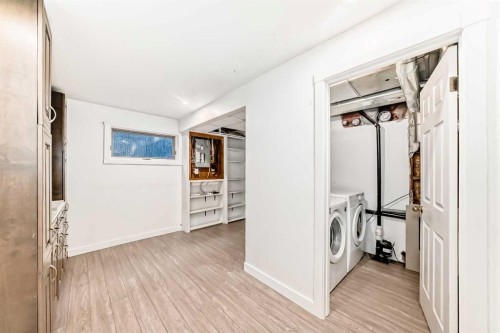 305 Lakeside Greens Crescent, Chestermere, AB - Indoor Photo Showing Laundry Room