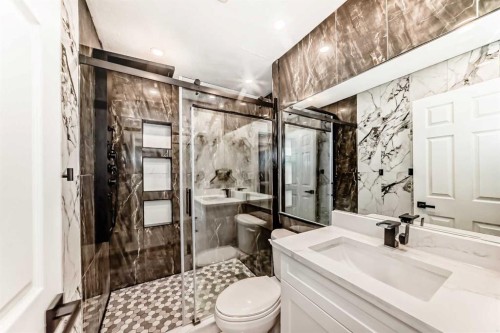 305 Lakeside Greens Crescent, Chestermere, AB - Indoor Photo Showing Bathroom