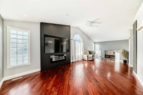 305 Lakeside Greens Crescent, Chestermere, AB - Indoor Photo Showing Living Room