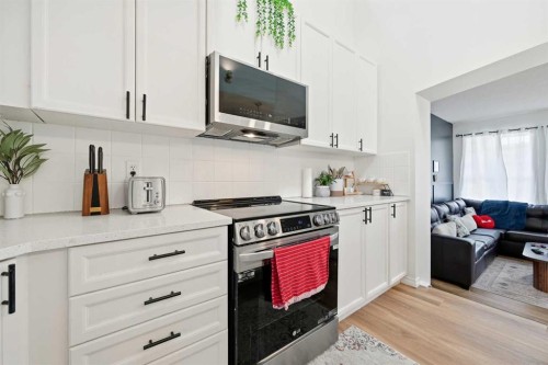 41 New Brighton Green Se, Calgary, AB - Indoor Photo Showing Kitchen