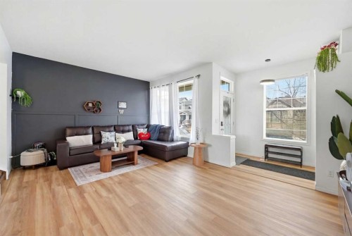 41 New Brighton Green Se, Calgary, AB - Indoor Photo Showing Living Room
