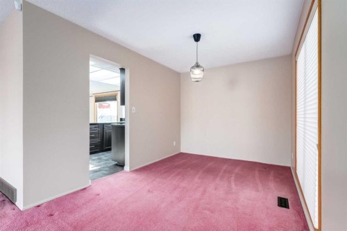 323 Parkridge Way Se, Calgary, AB - Indoor Photo Showing Other Room