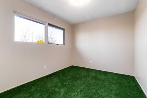 323 Parkridge Way Se, Calgary, AB - Indoor Photo Showing Other Room