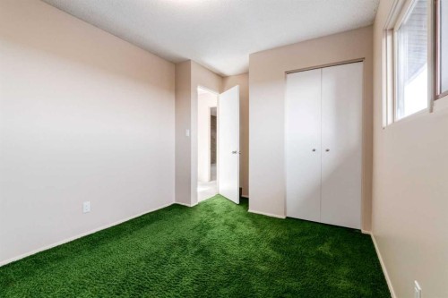 323 Parkridge Way Se, Calgary, AB - Indoor Photo Showing Other Room