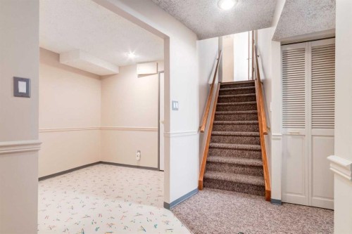 323 Parkridge Way Se, Calgary, AB - Indoor Photo Showing Other Room