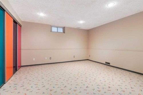 323 Parkridge Way Se, Calgary, AB - Indoor Photo Showing Other Room