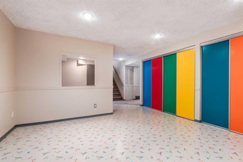 323 Parkridge Way Se, Calgary, AB - Indoor Photo Showing Other Room