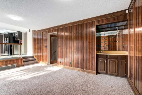 323 Parkridge Way Se, Calgary, AB - Indoor Photo Showing Other Room