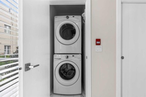 4060 Kovitz Lane Nw, Calgary, AB - Indoor Photo Showing Laundry Room
