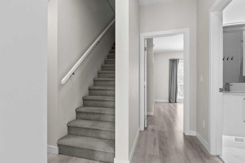 4060 Kovitz Lane Nw, Calgary, AB - Indoor Photo Showing Other Room