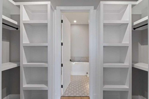 282 Muirfield Crescent, Lyalta, AB - Indoor With Storage