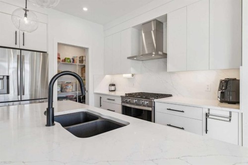 255-7820 Spring Willow Drive Sw, Calgary, AB - Indoor Photo Showing Kitchen With Stainless Steel Kitchen With Double Sink With Upgraded Kitchen