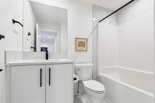 255-7820 Spring Willow Drive Sw, Calgary, AB - Indoor Photo Showing Bathroom
