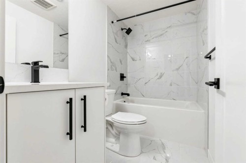 255-7820 Spring Willow Drive Sw, Calgary, AB - Indoor Photo Showing Bathroom