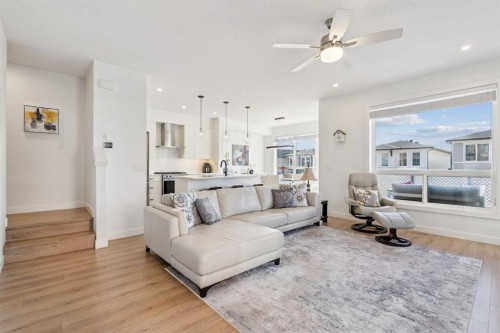 255-7820 Spring Willow Drive Sw, Calgary, AB - Indoor Photo Showing Living Room