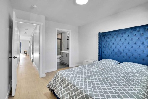 1306 Berkley Drive Nw, Calgary, AB - Indoor Photo Showing Bedroom