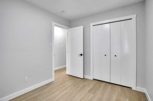 1306 Berkley Drive Nw, Calgary, AB - Indoor Photo Showing Other Room