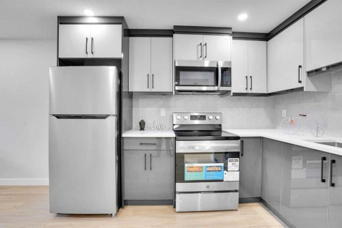 1306 Berkley Drive Nw, Calgary, AB - Indoor Photo Showing Kitchen With Stainless Steel Kitchen With Upgraded Kitchen