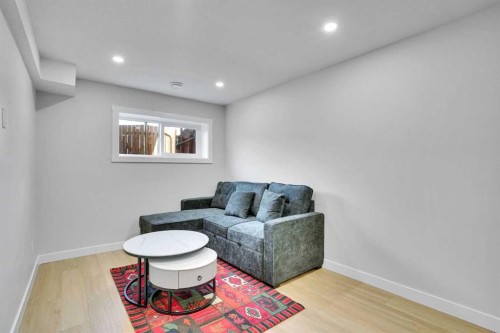 1306 Berkley Drive Nw, Calgary, AB - Indoor