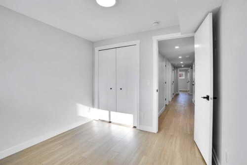 1306 Berkley Drive Nw, Calgary, AB - Indoor Photo Showing Other Room