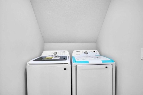 1306 Berkley Drive Nw, Calgary, AB - Indoor Photo Showing Laundry Room