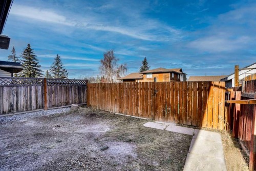 1306 Berkley Drive Nw, Calgary, AB - Outdoor