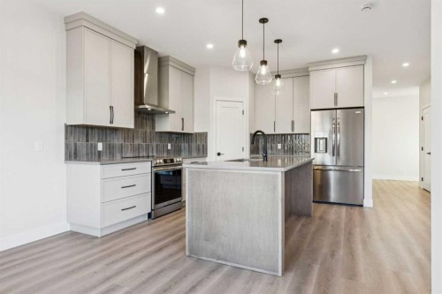 120 Quartz Crescent, Cochrane, AB - Indoor Photo Showing Kitchen With Upgraded Kitchen