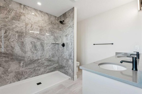 120 Quartz Crescent, Cochrane, AB - Indoor Photo Showing Bathroom