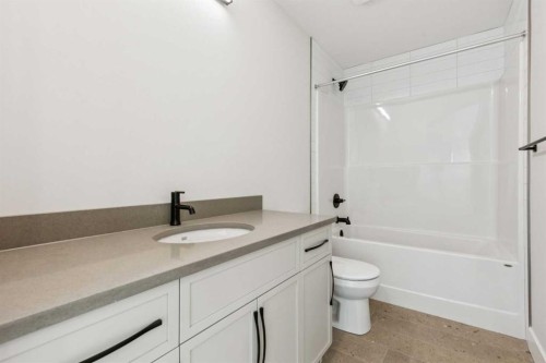 120 Quartz Crescent, Cochrane, AB - Indoor Photo Showing Bathroom