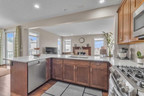 145 Walden Park Se, Calgary, AB - Indoor Photo Showing Kitchen