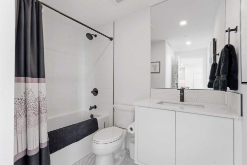 710-8505 Broadcast Avenue Sw, Calgary, AB - Indoor Photo Showing Bathroom