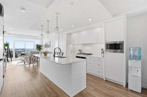 710-8505 Broadcast Avenue Sw, Calgary, AB - Indoor Photo Showing Kitchen With Double Sink With Upgraded Kitchen
