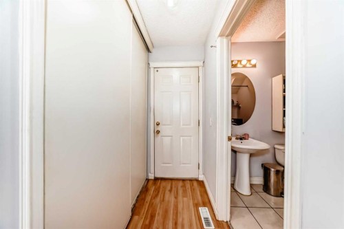 215 Appleglen Park Se, Calgary, AB - Indoor