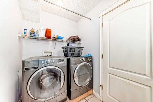 215 Appleglen Park Se, Calgary, AB - Indoor Photo Showing Laundry Room