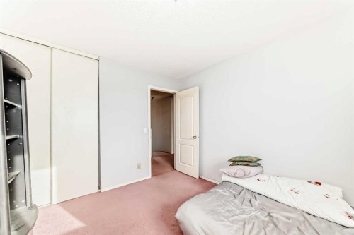 215 Appleglen Park Se, Calgary, AB - Indoor Photo Showing Bedroom