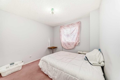 215 Appleglen Park Se, Calgary, AB - Indoor Photo Showing Bedroom