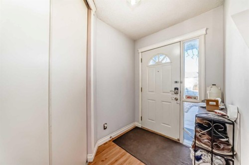 215 Appleglen Park Se, Calgary, AB - Indoor Photo Showing Other Room