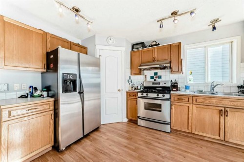 215 Appleglen Park Se, Calgary, AB - Indoor Photo Showing Kitchen With Double Sink