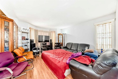 215 Appleglen Park Se, Calgary, AB - Indoor Photo Showing Other Room