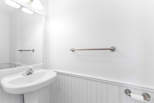 763 Stonehaven Drive, Carstairs, AB - Indoor Photo Showing Bathroom