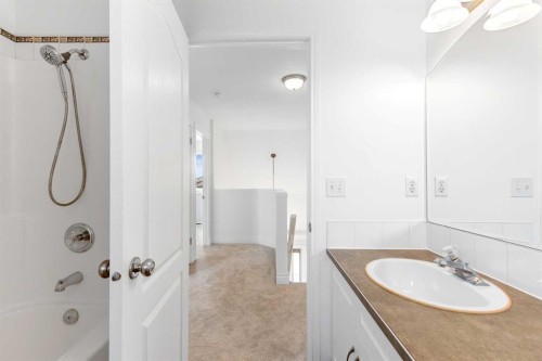 763 Stonehaven Drive, Carstairs, AB - Indoor Photo Showing Bathroom