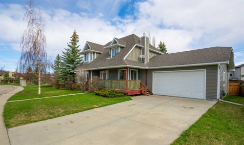 763 Stonehaven Drive, Carstairs, AB - Outdoor With Facade