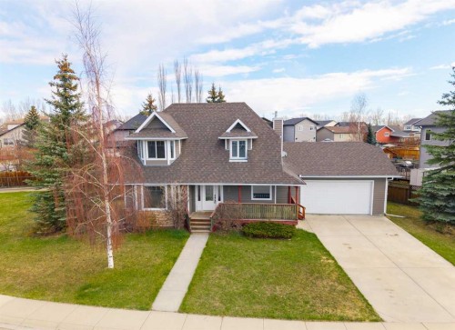 763 Stonehaven Drive, Carstairs, AB - Outdoor With Facade